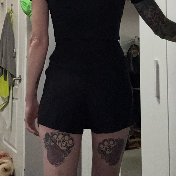 Black suede skort - Picture 2 of 2